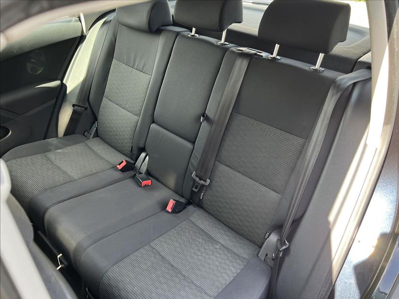 Volkswagen Tiguan 1,4 Tsi trend&Fun - fotka 12 z 28