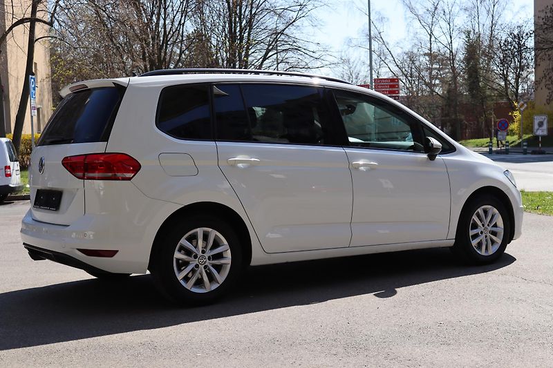 Volkswagen Touran 2.0TDI DSG 110kW - fotka 10 z 50