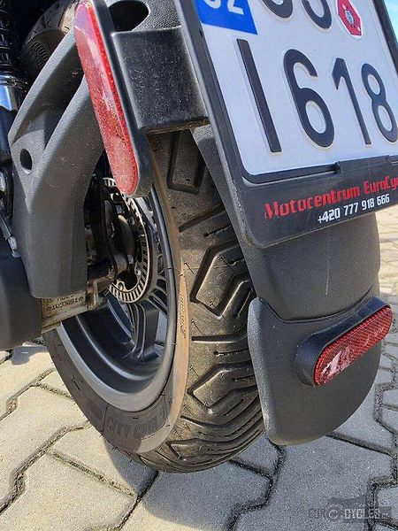 Piaggio Beverly 300 S (2025) - fotka 4 z 20