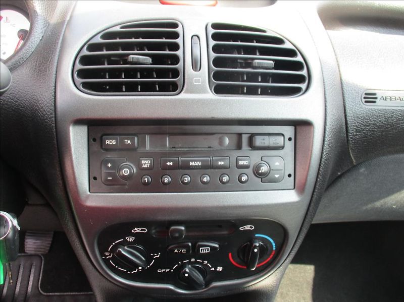 Peugeot 206 1,4 i, klima, serv.kniha, CZ - fotka 11 z 17