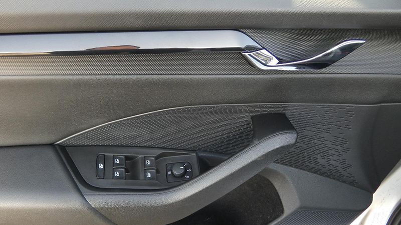 Škoda Octavia Combi 2,0 TDI Ambition - fotka 9 z 20