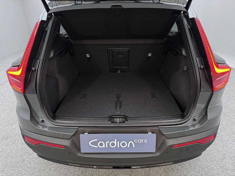 Volvo XC40 (2026) B3 AUT DARK PLUS - fotka 5 z 23