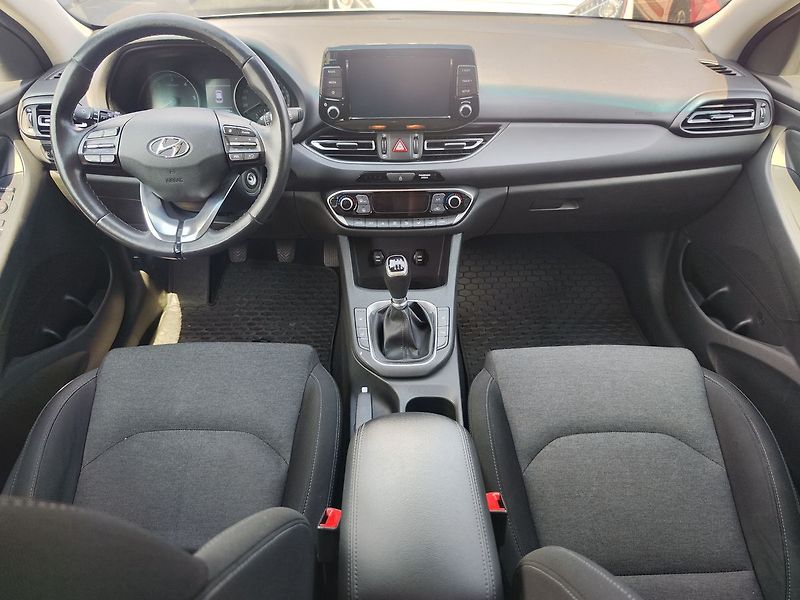 Hyundai i30 1.6 CRDi/85kW Smart - fotka 11 z 30