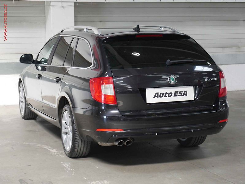 Škoda Superb (2013) 2.0 TDI, ČR, STK6/28 - fotka 4 z 26