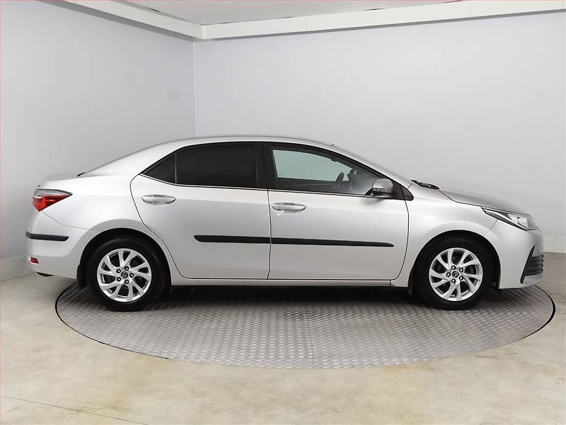 Toyota Corolla (2019) Active 1.6 Valvematic - fotka 6 z 16