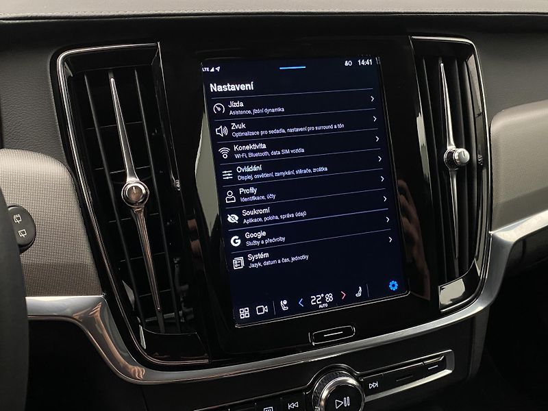 Volvo V90 CC B4 AWD BRIGHT PLUS AUT CZ - fotka 39 z 49