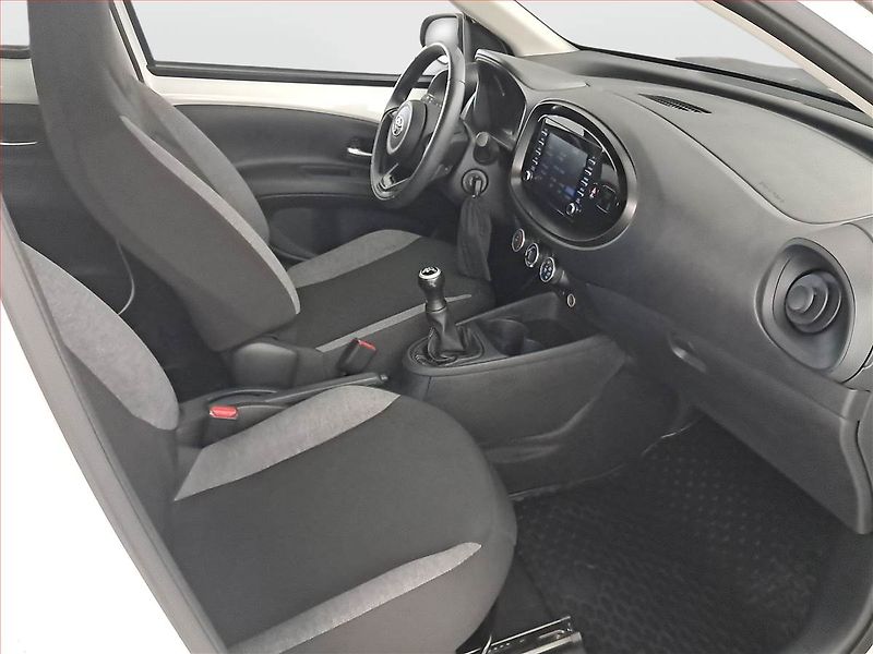 Toyota Aygo (2022) 1.0, Serv.kniha, Tempomat - fotka 9 z 17