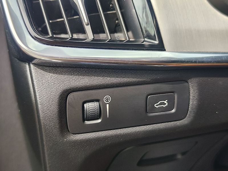 Volvo V90 D3 2.0/110kW Momentum AT - fotka 29 z 32