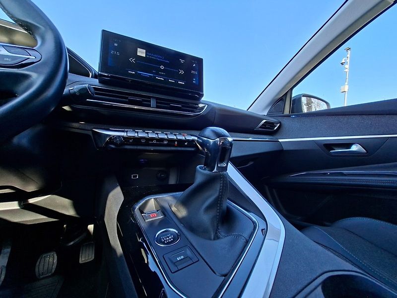 Peugeot 3008 ALLURE 1,2 PT 130k M6 - fotka 20 z 28
