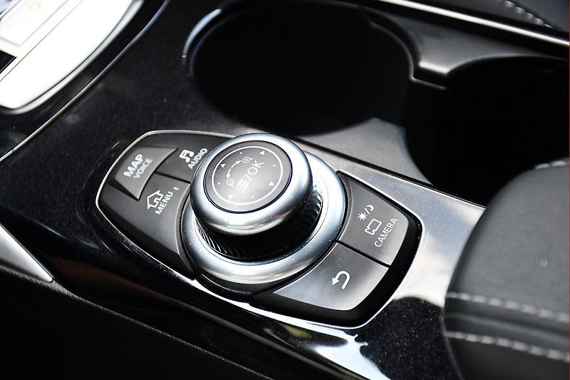 Mercedes-Benz GLA INFINITI QX30 220 CDI 4MATIC  - fotka 35 z 45