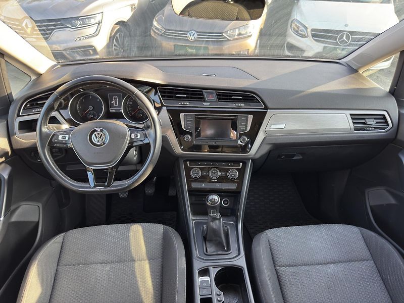 Volkswagen Touran - fotka 7 z 11