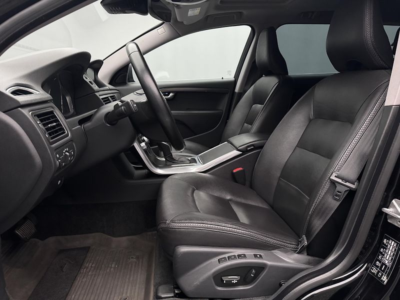 Volvo XC70 D4 AWD SUMMUM AUT        - fotka 4 z 48