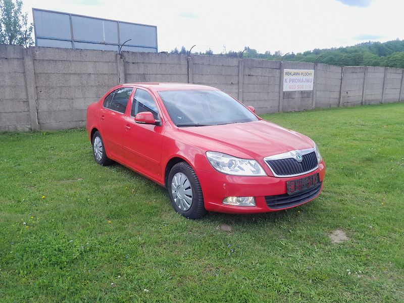 Škoda Octavia (2012) 1,2 TSI 77KW serviska 2x klíč - fotka 1 z 16
