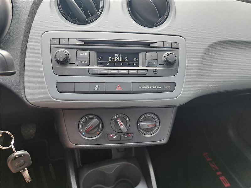 Seat Ibiza 1,2 i - fotka 27 z 41