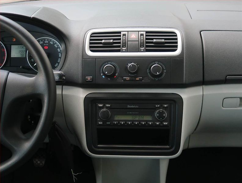 Škoda Roomster (2006) Comfort 1.4 16V - fotka 12 z 17