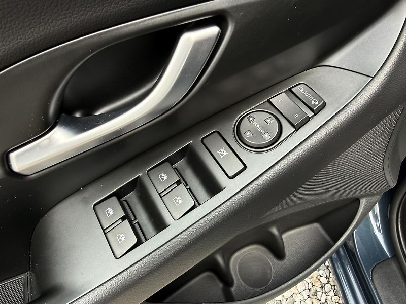 Hyundai i30 1,5 T-GDI DCT Smart Automat ČR - fotka 17 z 40