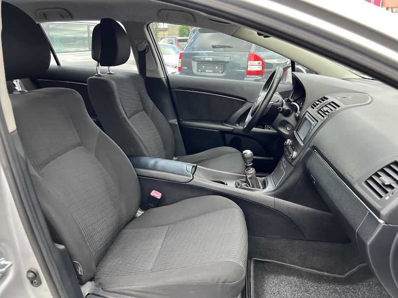 Toyota Avensis SOL 1.8 VVT-i NAVI KLIMA ALU - fotka 35 z 45