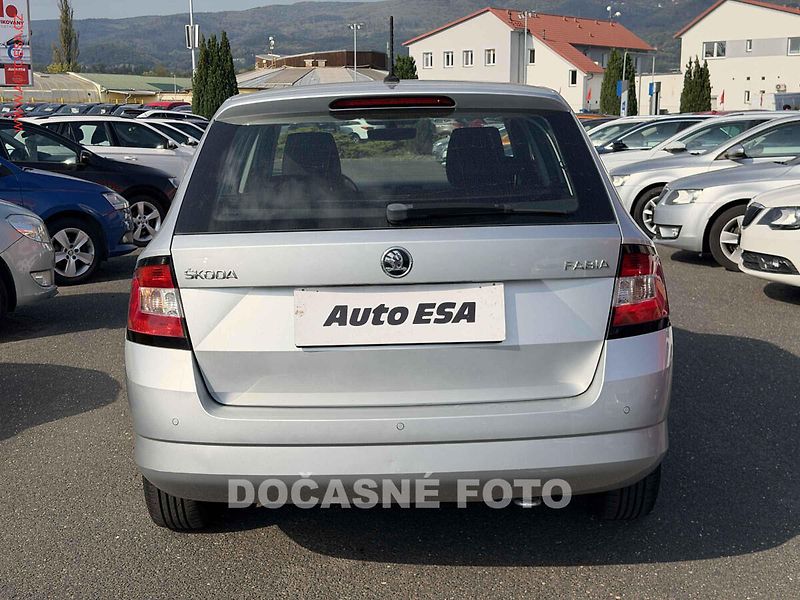 Škoda Fabia (2015) 1.4 TDi, ČR, AC, temp - fotka 5 z 17