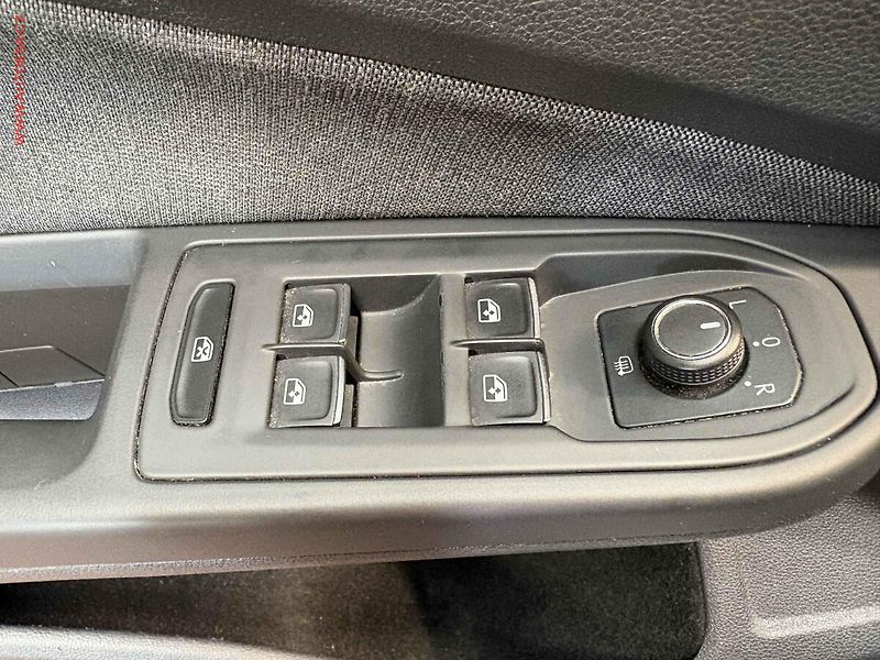 Volkswagen Golf (2023) 2.0TDi, DSG - fotka 12 z 15