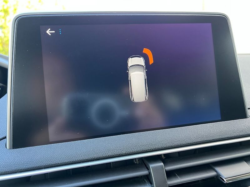 Peugeot 5008 (2019) 1.2PT 96kW ALLURE+ 7-míst - fotka 33 z 38