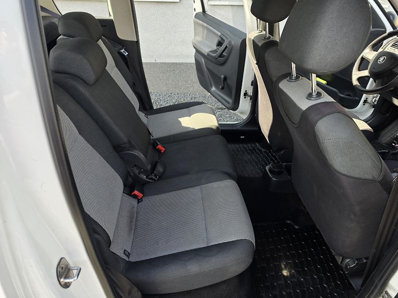 Škoda Roomster 1.2 TDI Kamera TZ - fotka 11 z 18