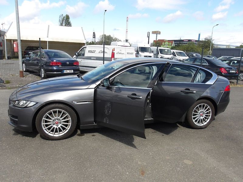 Jaguar XE 2,0D 120kW NAJ:133000km !!! - fotka 10 z 34