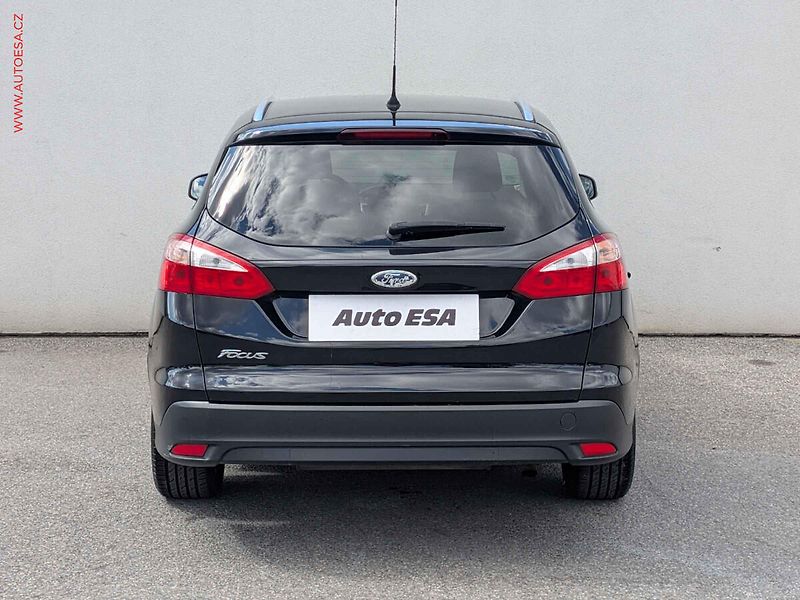 Ford Focus (2011) 1.6 i, AC, výhřev sed - fotka 5 z 16