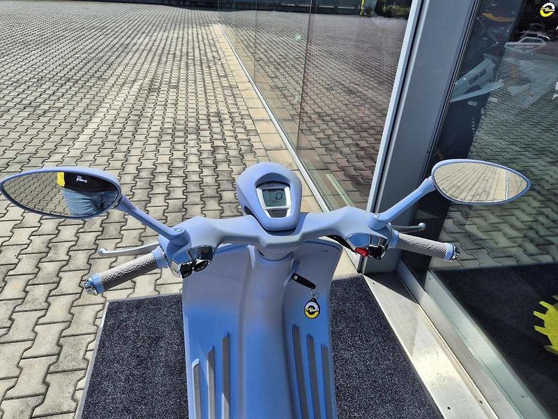 Vespa 946 (2025) 946 Snake E5+ - fotka 21 z 24