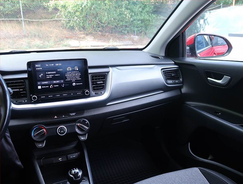 Kia Stonic (2021) 1.2 DPI, Serv.kniha - fotka 8 z 16