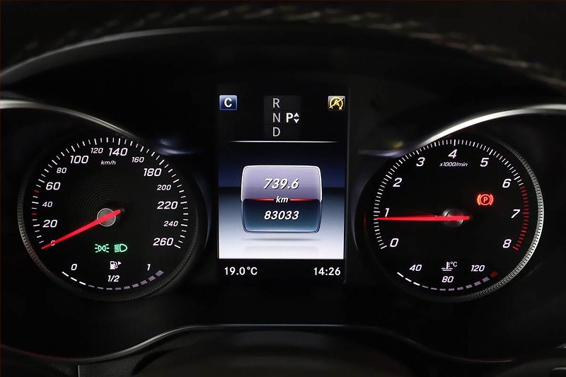 Mercedes-Benz GLC (2017) 250 4MATIC - fotka 8 z 20