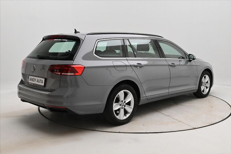 Volkswagen Passat 2,0 TDI 147kW DSG 4x4 Business - fotka 5 z 25