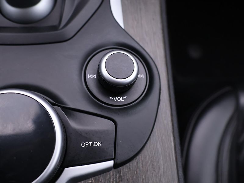 Alfa Romeo Stelvio 2,0 TBi 148kW Aut. Q4 Super - fotka 24 z 32