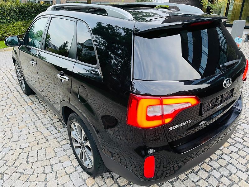 Kia Sorento 2.2D 4x4 AUT PANORAMA VÝHŘEV  - fotka 17 z 51