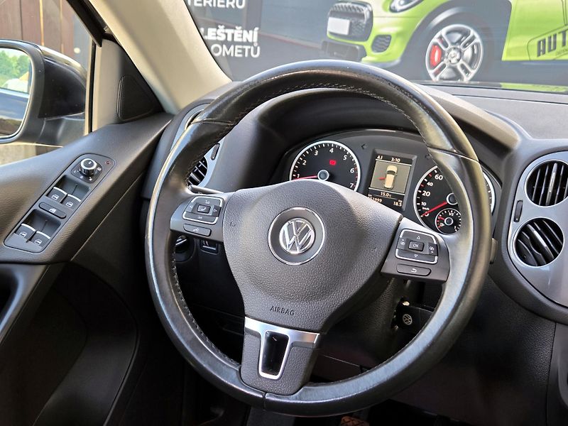Volkswagen Tiguan 1,4TSI SPORT *SERV.KNÍŽKA*    - fotka 30 z 43