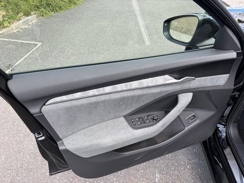 Škoda Superb Kombi 1,5i hybrid auto. závěs - fotka 12 z 19
