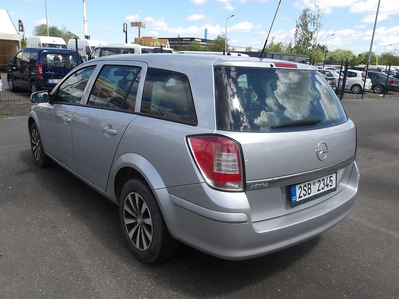 Opel Astra 1,6 16V - fotka 9 z 26
