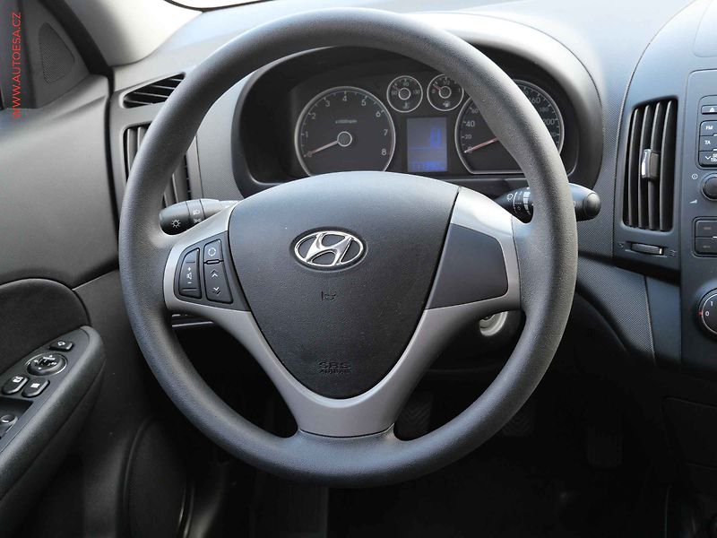Hyundai i30 (2010) 1.4i, 1.maj,ČR, AC, park - fotka 12 z 15