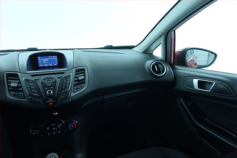 Ford Fiesta (2017) 1.0 EcoBoost, Tempomat - fotka 8 z 20