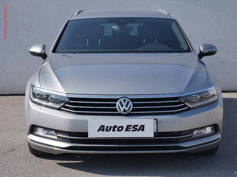Volkswagen Passat (2017) 2.0TDi, Highline, DSG, LED - fotka 2 z 26