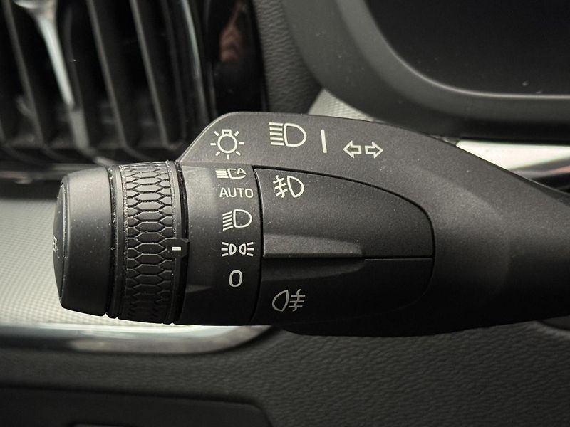 Volvo XC60 B4 AWD BRIGHT PLUS AUT - fotka 26 z 40
