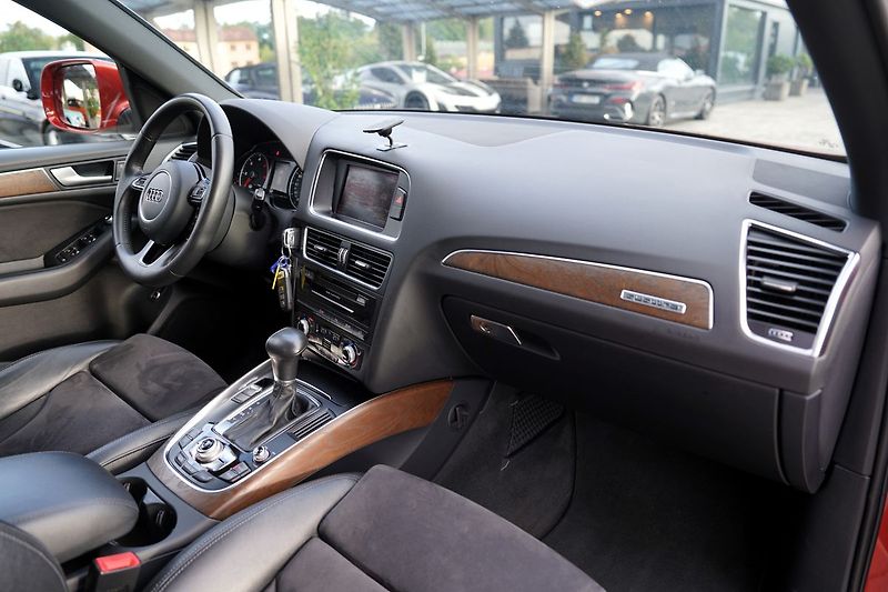 Audi Q5 2.0 TDI/Quattro/DSG/kůže/180PS - fotka 29 z 48