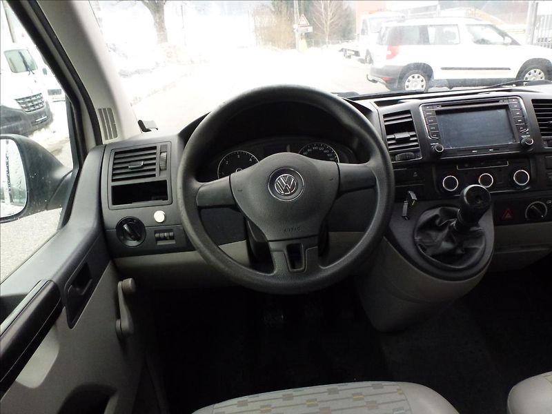 Volkswagen Transporter 2,0 TDi 9 míst - fotka 21 z 36