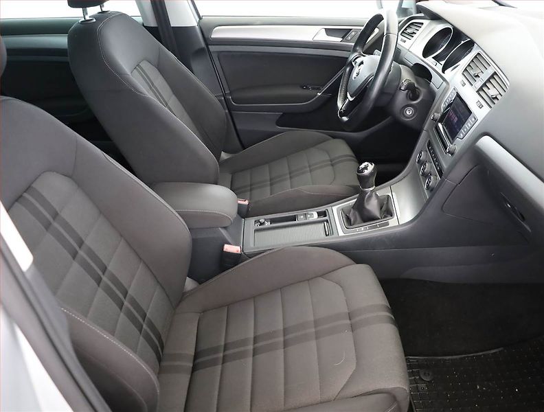 Volkswagen Golf (2014) 2.0 TDI, Serv.kniha, Navi - fotka 7 z 20