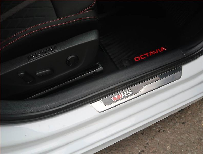 Škoda Octavia (2021) RS 2.0 TSI - fotka 29 z 32