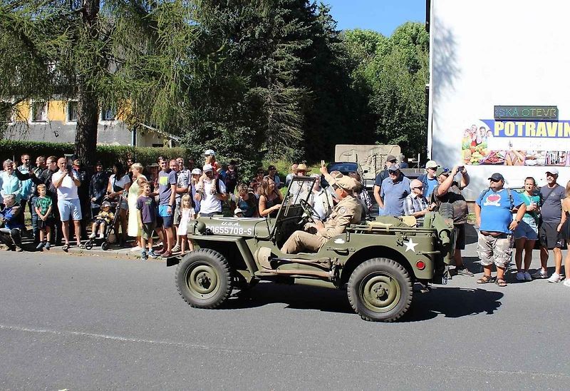 Srdce každého nadšence pro historickou vojenskou techniku muselo opravdu zaplesat. Vozidel v krušnohorském městysu Kovářská bylo k vidění více než požehnaně.
