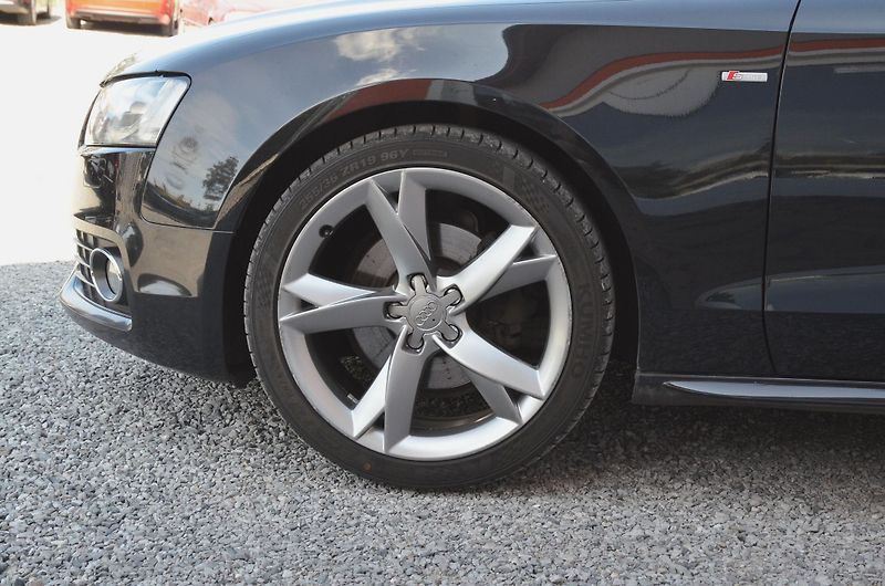 Audi A5 (2009) Coupe 2.0 TFSi 132kW S-LINE  - fotka 8 z 40