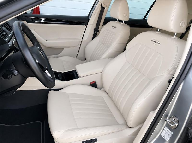 Škoda Superb 2,0 TSi L&K 4x4 DSG 272PS LED - fotka 8 z 14