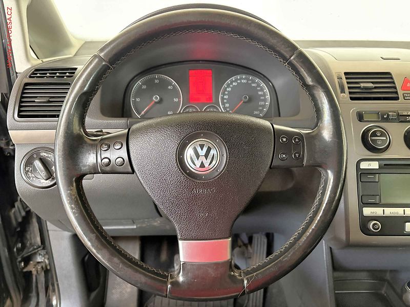 Volkswagen Touran (2008) 2.0 - fotka 14 z 14