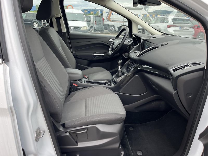 Ford Grand C-MAX (2017) 2.0 TDCI-110kW - fotka 12 z 15