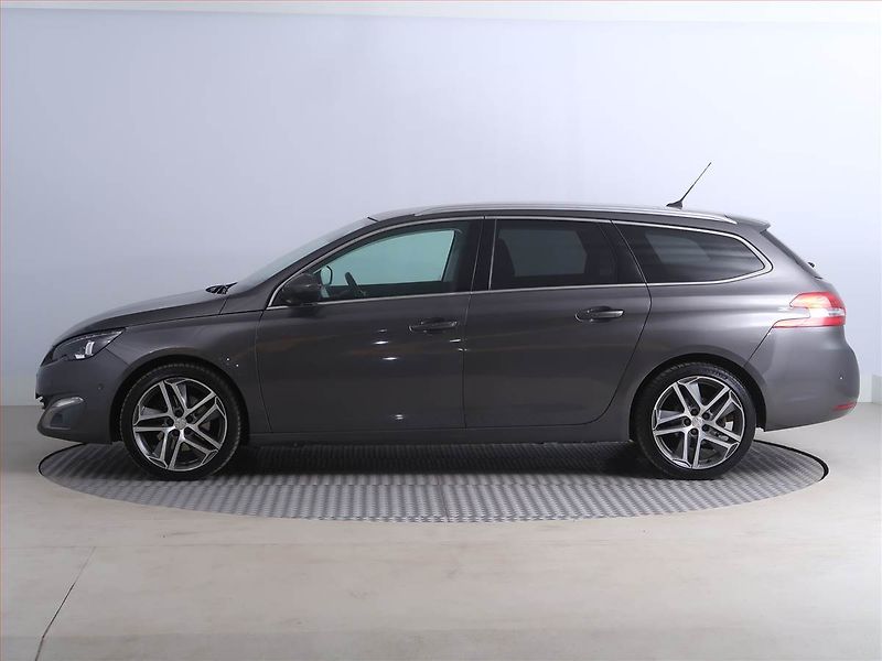 Peugeot 308 (2016) 2.0 BlueHDi, Navi, Tempomat - fotka 3 z 23